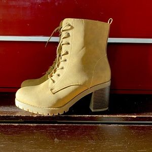 COPY - Tan/brown Boots !!NEVER USED!!